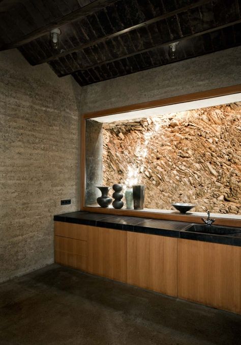 Rammed Earth House, House Martin, Swiss Architecture, Black Countertop, Wattle And Daub, Rammed Earth Homes, Earth House, Rammed Earth Wall, Martin House