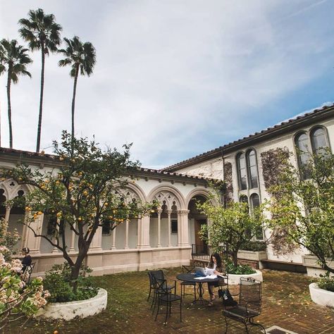 Scripps College in Claremont, Ca. Stunning! Scripps College Aesthetic, Scripps College, Claremont Colleges, 2025 Manifestation, Claremont California, Occidental College, College Goals, College Vision Board, Life Manifestation