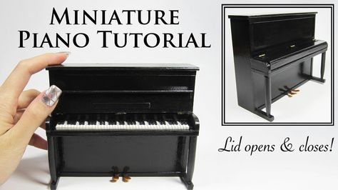 How to build a miniature upright piano using some wood and polymer clay. This is such a beautiful miniature that you can build. Miniature Piano, Miniature Desk, Dollhouse Tutorials, Dollhouse Miniature Tutorials, Upright Piano, Dollhouse Projects, Dollhouse Miniatures Diy, Miniature Projects, Piano Tutorial