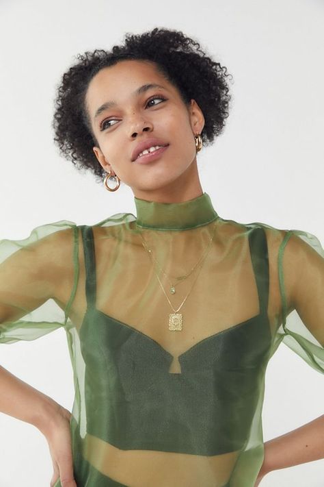 Urban Renewal Remnants Organza Mock Neck Top Tulle Top Outfits, Organza Top Outfit, Colours That Go With Grey, Jeans Casual Outfit, Organza Tops, Top Transparente, Organza Jacket, Tulle Top, Organza Top