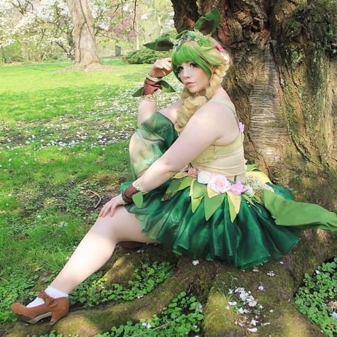 doongie on Instagram: “🍃 I can't describe in words how much I love this cosplay 🍃🍂🍁🌱 #Leafeon #leafeoncosplay #leafeongijinka #leafeongijinkacosplay #folipurba…” Leafeon Pokemon Costume, Leafeon Gijinka, Eeveelutions Costumes, Leafeon Cosplay, Pokemon Costumes, Dress Up Ideas, Pokemon Cosplay, Cosplay Inspo, Cosplay Diy