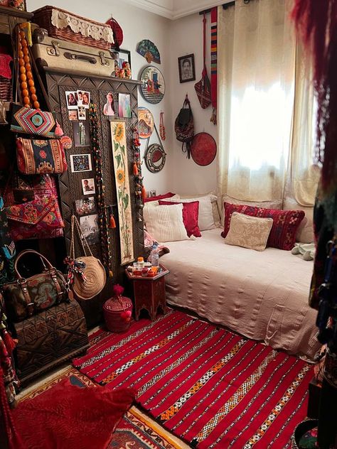 Granny Unit, Boho Maximalism, Vintage Dressing Rooms, Dream Dressing Room, Modern Bedroom Interior, Eclectic House, Indie Room Decor, Bedroom Red, Indie Room