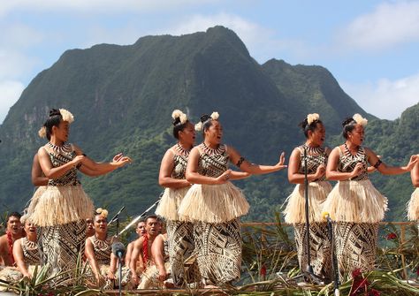 Dancers from Samoa | heeia98 | Flickr Samoan Dance, Tongan Culture, Samoan Culture, Samoan Designs, Polynesian Dance, Cultural Dress, Fiji Beach, Polynesian Islands, Costumes Around The World