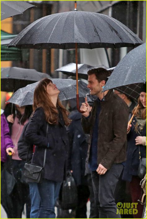 Jamie Dornan is Dakota Johnson's Umbrella Holder on 'Fifty Shades Darker' Set! Dakota Johnson Jamie Dornan, Dakota And Jamie, Gideon Cross, Jamie Dornan And Dakota Johnson, 50 Shades Darker, Dakota Johnson And Jamie Dornan, Jaime Dornan, Fifty Shades Movie, Laters Baby