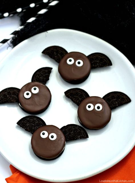 Bat Oreos are made with Double Stuf Oreos, melted chocolate, and candy eyes. This recipe is simple and fun for kids to make and enjoy! Halloween Oreos, Kids Halloween Food, Halloween Cookie Recipes, Candy Eyes, Fun Halloween Treats, Dulces Halloween, Halloween Party Snacks, Halloween Fest, Fun Halloween Food