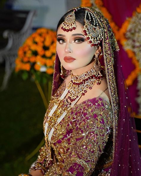 Pakistani Makeup Looks, Makeup Reference, Hairstyle Images, Dulhan Makeup, Pakistani Bridal Hairstyles, Beautiful Bridal Makeup, Wedding Fits, Brides Dresses, Dior Atelier