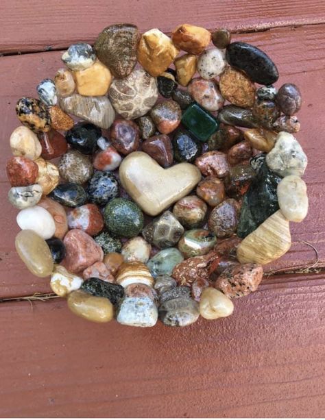 Pretty Rocks Aesthetic, Rock Bowl Diy, Decorating With Rocks, Stone Art Diy, River Rock Crafts, Rock Bowl, Tumbled Rocks, Decorating Pots, Stones Craft