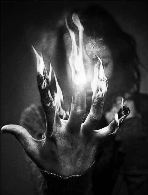 In Flames, 다크 판타지, Magic Powers, Foto Art, Witchy Woman, Dark Photography, Story Inspiration, Dragon Age, Coven