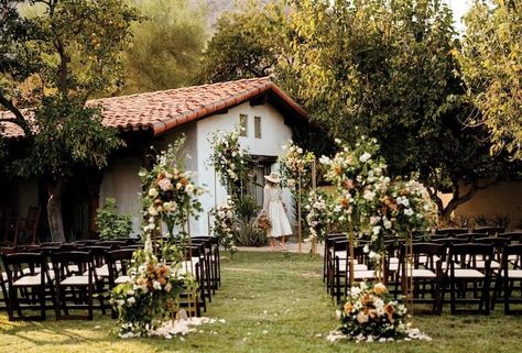 Wedding Venues: Look at Locations in Greater Palm Springs Palm Springs Wedding Venues, Wedding Moodboard, Inexpensive Wedding, Wedding Budget, Engagement Celebration, Inexpensive Wedding Venues, Palm Springs Wedding, Wedding Welcome Bags, Wedding Mood Board