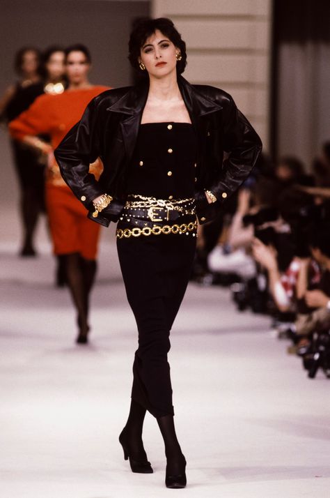 Chanel style by Karl Lagerfeld in the 1980s | Vogue Paris Vintage Chanel Runway, 1980s Outfits, Karl Lagerfeld Fashion, 1980 Fashion, 1980’s Fashion, Coco Chanel Fashion, Fashion 1980s, Moda Chanel, Chanel Fashion Show