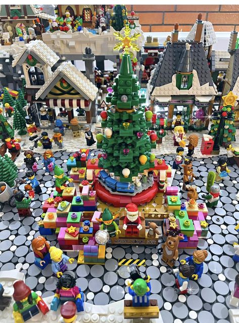 Lego Winter Ideas, Lego Holiday Village, Christmas Lego Village, Lego Street Ideas, Lego Winter Village Ideas, Lego Christmas Village Display Ideas, Lego Christmas Village Display, Christmas Lego Ideas, Lego City Ideas