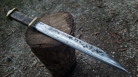 Seax Knives, Viking Ideas, Viking Knives, Seax Knife, Medieval Drawings, Homemade Fudge, Viking Woman, Custom Carved, The Vikings