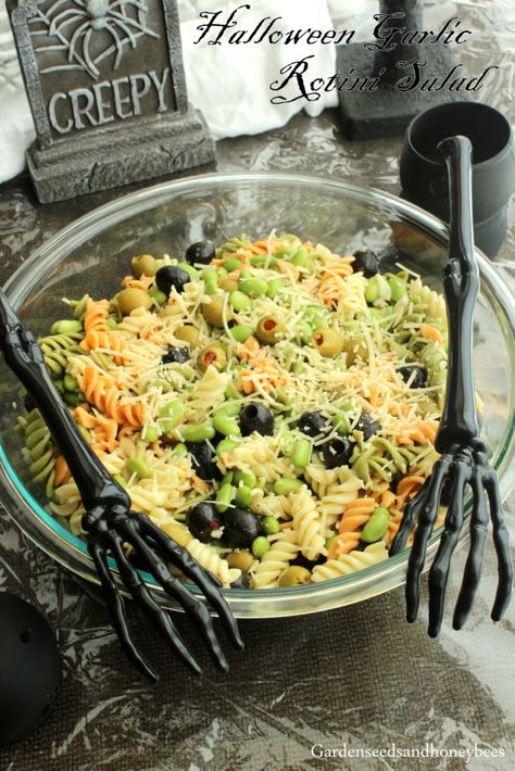 Halloween Garlic Rotini Salad Halloween Party Side Dishes, Rotini Salad, Party Main Dish, Salad Garden, Halloween Pasta, Party Side Dishes, Scary Food, Easy Halloween Snacks, Halloween Breakfast