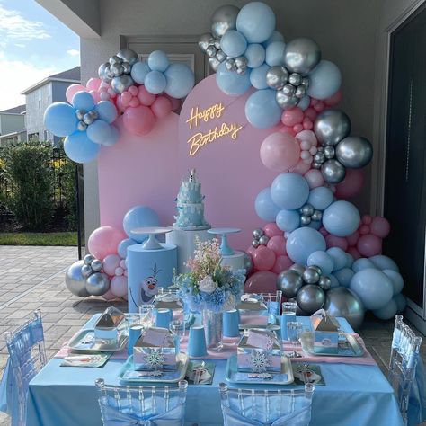 Winter Wonderland Balloon Arch, Frozen 3rd Birthday, Anna Birthday Party, Frozen Balloons, Frozen Birthday Party Decorations, Elsa Birthday Party, Frozen Bday Party, Frozen Party Decorations, Disney Frozen Birthday Party