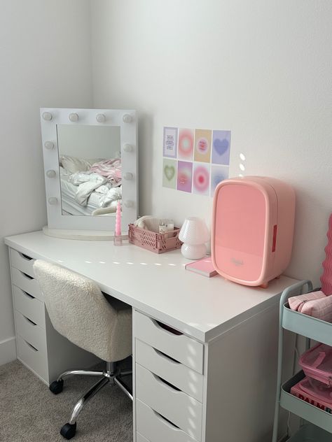 Makeup Vanity Tables, Vanity Table Ideas, Makeup Vanity Table, Vanity Tables, Room Organization Bedroom, Every Aesthetic, Pastel Room, Pinterest Room Decor, Preppy Room Decor