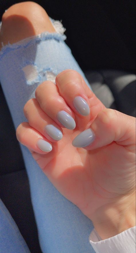 Grey almond nails for fall.