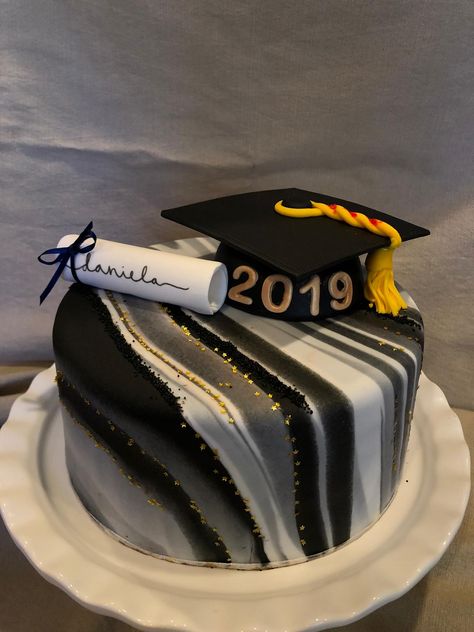 Black And Silver Graduation Cakes, Black And White Graduation Cake, Black And Gold Graduation Cake, Graduation Cakes For Boys, Prom Cake, Simple Graduation Cakes, Lawyer Cake, Architecture Cake, Graduation Cake Designs