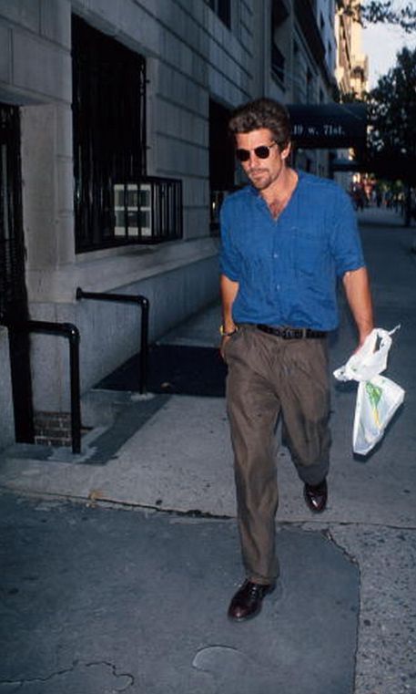 Shades - John F. Kennedy, Jr., circa 1993. (Photo by Dave Allocca/DMI/Time Life Pictures/Getty Images) The man rocked the color blue. Jfk Junior, He Is Gone, John Junior, Carolyn Bessette, John Fitzgerald, Jfk Jr, The Kennedys, Junior Fashion, The Color Blue