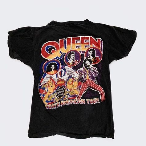 1970s QUEEN North American Tour Vintage Tee ——————————————————————#queen #freddiemercury #brianmay #70s #1970s Queen Tee, Concert Tees, Vintage Tee, Vintage Tees, North American, 1970s, Mens Graphic, Queen, Mens Graphic Tshirt