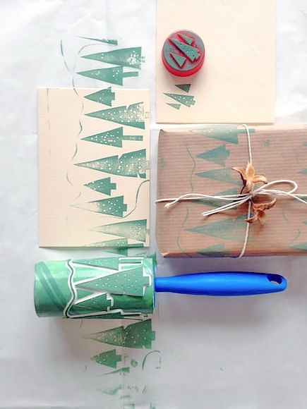 Diy Christmas Wrapping Paper, Craft Paper Wrapping, Diy Stamps, Diy Wrapping Paper, Diy Holiday Cards, Handmade Charlotte, Tree Stamp, Handmade Stamps, Paper Wrapping