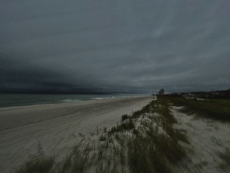 Dark Surfer Aesthetic, Beach Horror Aesthetic, Dark Beachy Aesthetic, Tommyinnit Aesthetic Exile, Grey Beach Aesthetic, Gothic Beach Aesthetic, New England Beach Aesthetic, Beach Grunge Aesthetic, Island Aesthetic Dark