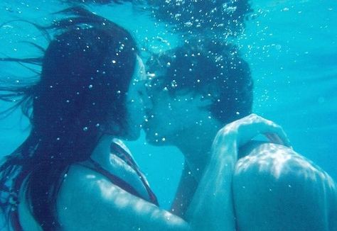 Kiss underwater ❤ #couple Kiss, Water