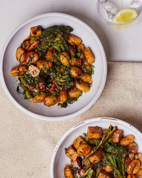 Balsamic tofu gnocchi Balsamic Tofu, Vegan Katsu Curry, Gorgonzola Recipes, Vegetarian Burger Recipe, Tofu Broccoli, Balsamic Vinegar Recipes, Vegan Dinner Recipes Easy, Tofu Salad, Easy Vegan Dinner