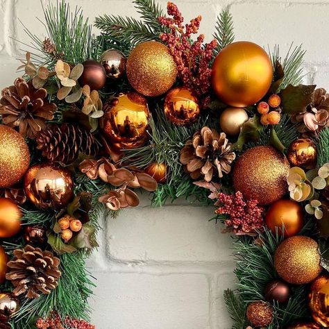 Laura Storrs on Instagram: "Orange has been popular all year this year, and looks to be a continuing trend this Christmas, this big beauty has orange mixed with earthy tones. Just added to our Etsy shop! Have a great week all x #xmaswreath #christmaswreath #christmasdecor #christmasdecoration #orangedecor #bronze #copper #rust" Green Orange Christmas Tree, Burnt Orange And Green Christmas Decor, Copper And Red Christmas Decor, Christmas Copper Decor, Orange Gold Christmas Tree, Burnt Orange And Gold Christmas Tree, Mustard Yellow Christmas Decor, Orange And Brown Christmas Tree, Rust Orange Christmas Decor