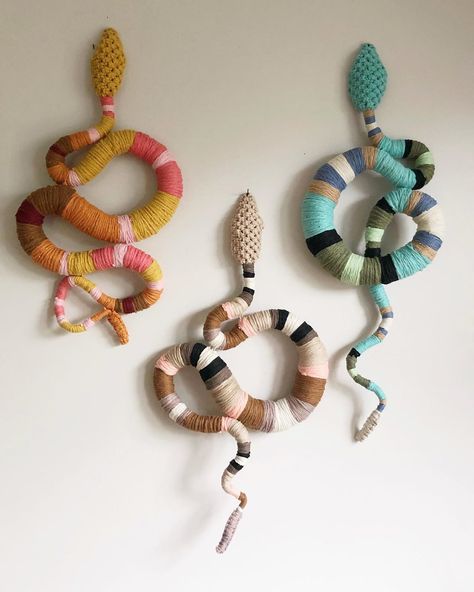 Dear snakes, I’m sorry I’ve been so stupidly afraid of you my whole life. It’s just that some dudes have claimed you and made you do all of… Circular Loom, Loom Craft, Rainbow Macrame, Geometric Nail Art, Macrame Supplies, Macrame Rainbow, Geometric Nail, Diy Weaving, Macrame Knot