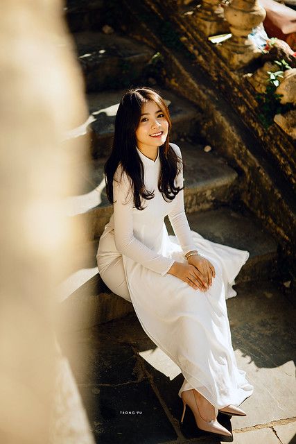 Ao dai | Beauty Collection | Beauty Collection | Flickr Vietnam Traditional Dress, Asian Photography, Vietnamese Clothing, Ao Dai Vietnam, Graduation Photography Poses, Graduation Picture Poses, Vietnamese Dress, Boho Dresses Long, Graduation Photoshoot