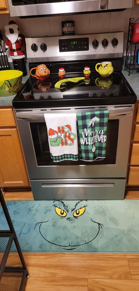 Grinch Christmas Kitchen Decor, Grinch Christmas Decorations Living Room, The Grinch Kitchen Decor, Grinch Kitchen Decor Ideas, Grinch Kitchen, Grinch Home Decor, Grinch Christmas Decor Ideas, Grinch Kitchen Decor, Grinch Living Room Decor