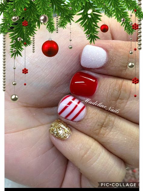 Christmas Nails Dnd Gel, Christmas Nails Multi Color, Christmas Dip Nails Short, Dnd Christmas Nails, Holiday Nails And Toes, Christmas Nail Designs For Short Nails, Christmas Powder Dipped Nails, Christmas Nail Polish Ideas, Short Gel Christmas Nails