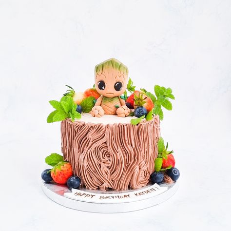 Baby Groot Baby Shower Ideas, Groot Birthday Party Ideas, Groot Birthday Cake, Marvel Birthday Party Decorations, Baby Groot Cake, Groot Party, Tree Trunk Texture, Groot Cake, Tree Trunk Cake