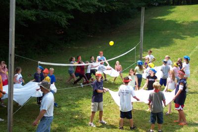 Water Balloon Volleyball Water Balloon Volleyball, Balloon Volleyball, Reunion Games, Family Reunion Games, Water Balloons, Obstacle Course, Project Photo, How To Clean Carpet, Team Building