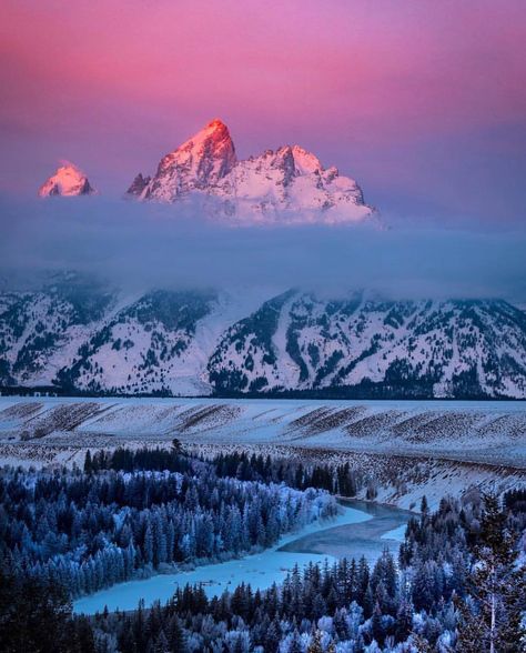 Do something epic today! Like @stephenshelesky did when he captured this stunning sunrise over the Tetons. . Chosen from our tag… Wyoming Aesthetic, The Last Of Us Oc, Last Of Us Oc, Angel Salvadore, Wyoming Photography, Tlou Aesthetic, Pink View, Wyoming Vacation, Rocky Mountain National Park Colorado