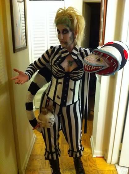 The Ghost with the Most, babe! Beetlejuice! Beetlejuice Girl Costume, Sandworm Costume, Female Beetlejuice Costume, Beetlejuice Costume Diy, Beetlejuice Costumes, Beetlejuice Girl, Beetlejuice Outfits, Beetlejuice Dress, Beetlejuice Halloween Costume