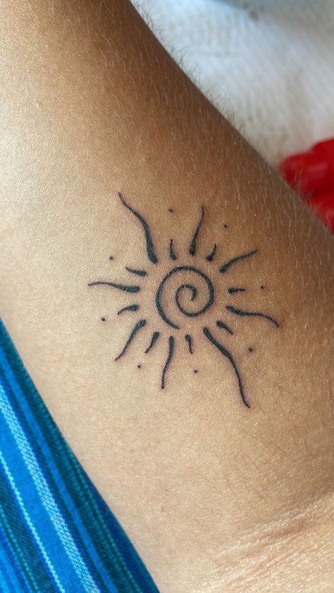 Earthy Tattoos, Cute Henna Tattoos, Hippie Tattoo, Boho Tattoos, Funky Tattoos, Handpoke Tattoo, Sun Tattoos, Stick N Poke, Discreet Tattoos