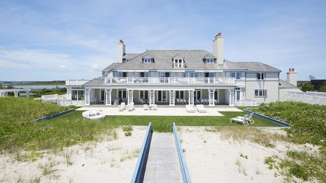 Is This $175M Hamptons Estate the Most Expensive Listing in the U.S.? Hamptons Mansion, Hampton Estates, Gunite Pool, Outdoor Entertaining Spaces, Luxury Marketing, Modern Mansion, Hamptons House, Expensive Houses, Beachfront Property