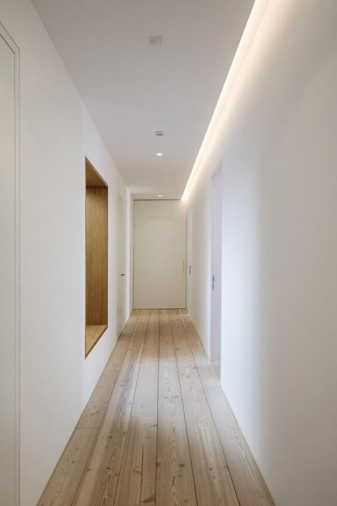 55 Stunning Interior Lighting Ideas and Designs — RenoGuide - Australian Renovation Ideas and Inspiration Minimalist Hallway, Emirates Hills, Edward George, درج السلم, Blitz Design, Resort Interior, Corridor Design, Corridor Lighting, Home Lighting Design