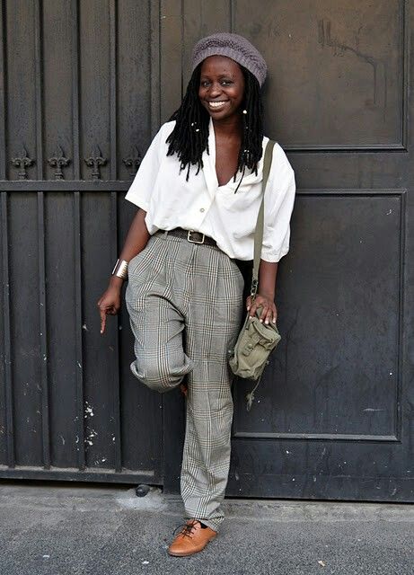 I'm so short waisted I could never wear these pants, but I love this look. Cape Town Street Style, Blipster Fashion, African Street Style, Street Art Fashion, Street Style Photography, Skylark, Mode Casual, Cape Town South Africa, Street Style Fashion