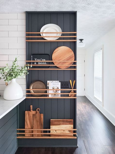 Diy Plate Rack, Ikea Pax, Style At Home, Decor Minimalist, Home Fashion, Kitchen Wall, Kitchen Renovation, Kitchen Inspirations, Kitchen Organization