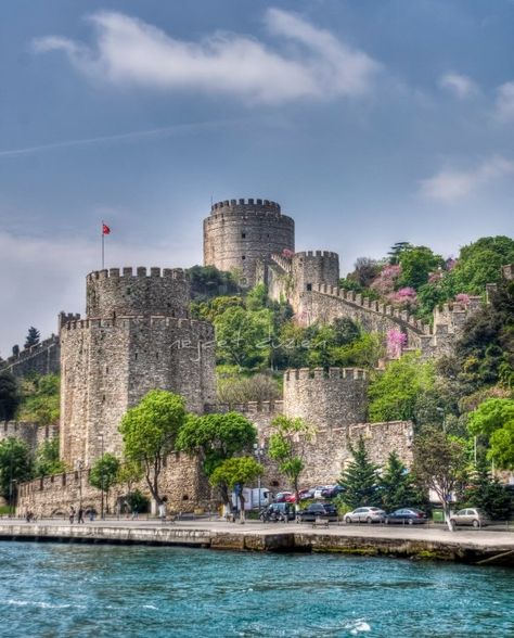 Rumeli Hisarı, Istanbul | Flickr - Photo Sharing! Istanbul Turkey Photography, Istanbul City, Ankara Turkey, Turkey Photos, Istanbul Travel, Byzantine Art, Turkey Travel, A Castle, Istanbul Turkey