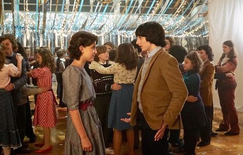 Mike and El at The Snowball Snowball Stranger Things, Snowball Aesthetic, Stranger Things Snowball, Stalker Instagram, Eleven And Mike, Mike And El, Finn And Millie, Mike And Eleven, Stranger Things Costume