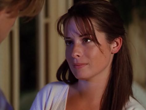 Piper Halliwell Hair, Charmed Piper, Pfp Photos, Piper Charmed, Piper Halliwell, Charmed 1998, 00s Nostalgia, Holly Marie Combs, Charmed Sisters