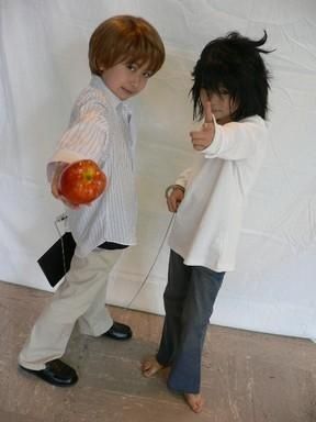 Light Yagami And L, L Cosplay, Baby Cosplay, L Lawliet, Light Yagami, Amazing Cosplay, L And Light, Cute Cosplay, Best Cosplay