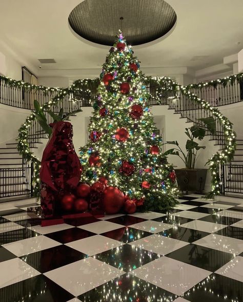 Kardashian Christmas Decor, Kardashian Christmas Tree, Kardashian Christmas, Luxury Christmas Decor, Rob Kardashian, Glam Christmas Decor, Christmas Staircase, Cozy Christmas Decor, Christmas Interiors