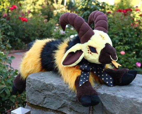 Azrael & Miki on Instagram: "What’s a better place for a beemon than a rose garden? Especially one that’s as expansive as the garden in the “City of Roses”! Truly a sight to behold. A few passerby’s had to double take when they saw him. I don’t think demon goat was on their list of sights to see! 🐝 😈 #ooakdoll #plushtoys #plushiesofinstagram #plushiecommunity #softsculpture #creatureart #creaturedesign #creepycuteart #adoptables #fantasycreature #fantasyart #softsculpture #stuffedanimals #st Demon Goat, Goat Mask, Creepy Stuffed Animals, Patterns Art, Cute Goats, Kawaii Toys, Sewing Stuffed Animals, Bee Art, Cute Messages