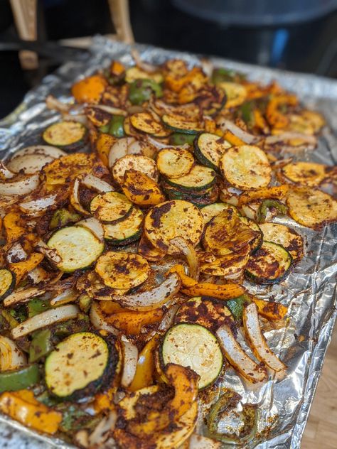 Smoked Zucchini, Smoked Veggies, Zucchini And Squash, Bbq Side Dish, Ribeye Steak Recipes, Smoked Bbq, Bbq Side, Pork N Beans, Hot Spices