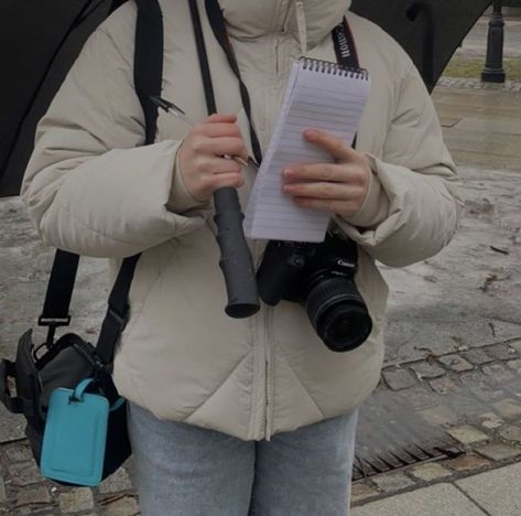 Journalist Lifestyle Aesthetic, Female Reporter Aesthetic, News Journalist Aesthetic, Traveling Journalist Aesthetic, Newspaper Writer Aesthetic, Newspaper Reporter Aesthetic, High School Newspaper Aesthetic, Photo Journalism Aesthetic, Magazine Work Aesthetic