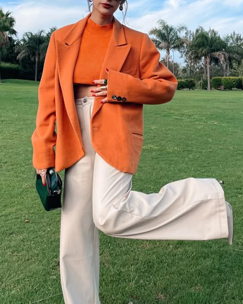 Visual Wallpaper, Orange Blazer Outfits, Orange Aesthetics, Aesthetic Orange, Vintage Wash Jeans, Color Combos Outfit, Orange Blazer, Mode Kimono, Orange Outfit